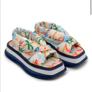 FarmRio Copacabana Scarf Print Puffy Platform Sandal size 9US with storage bag